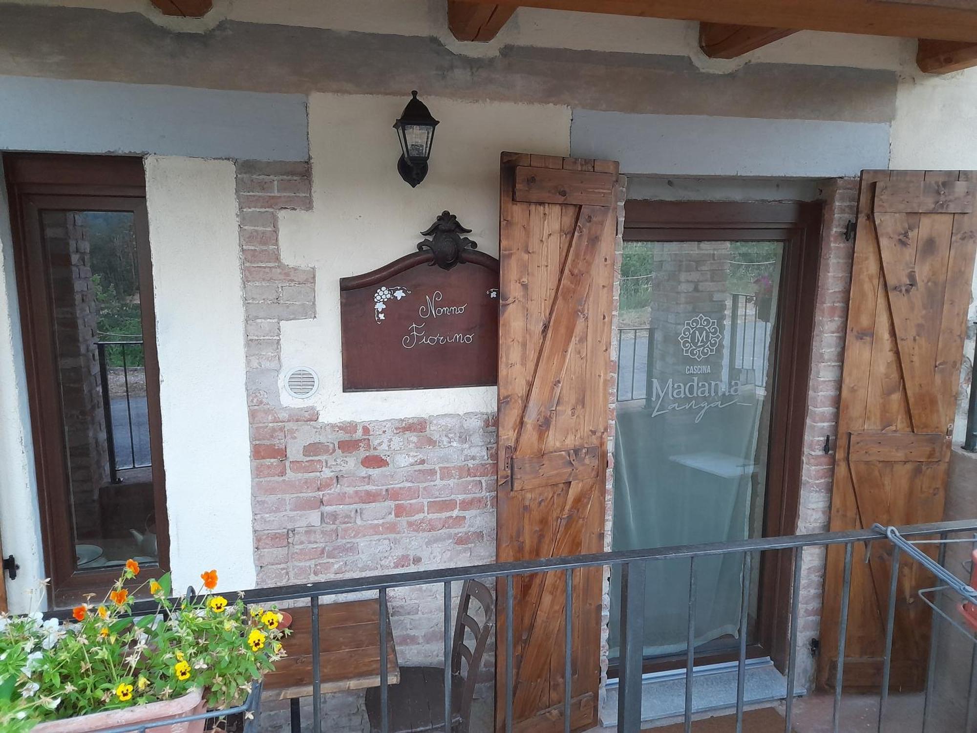 Madama Langa Country House Con Piscina Nelle Vigne Montelupo Albese Eksteriør bilde