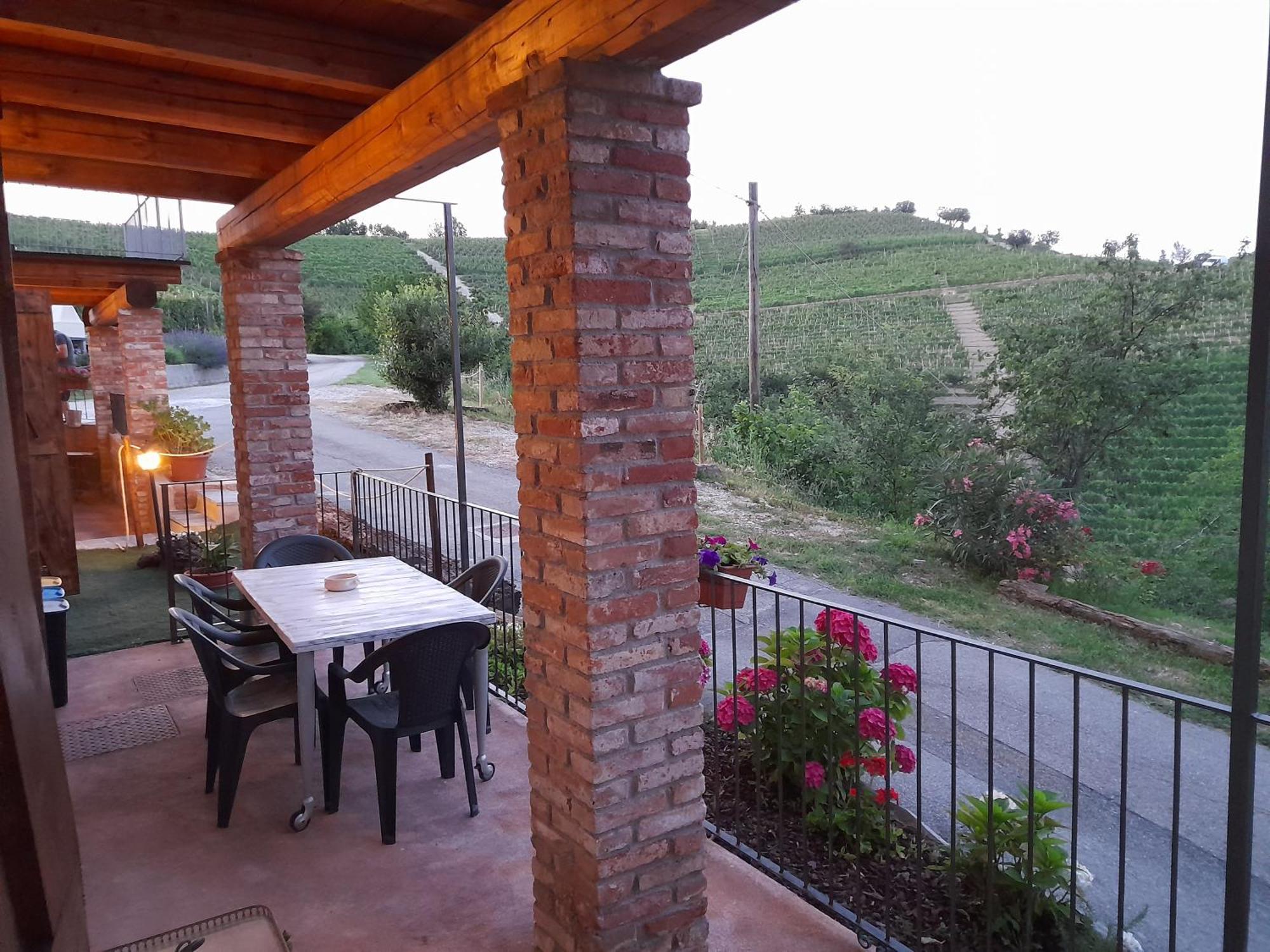 Madama Langa Country House Con Piscina Nelle Vigne Montelupo Albese Eksteriør bilde