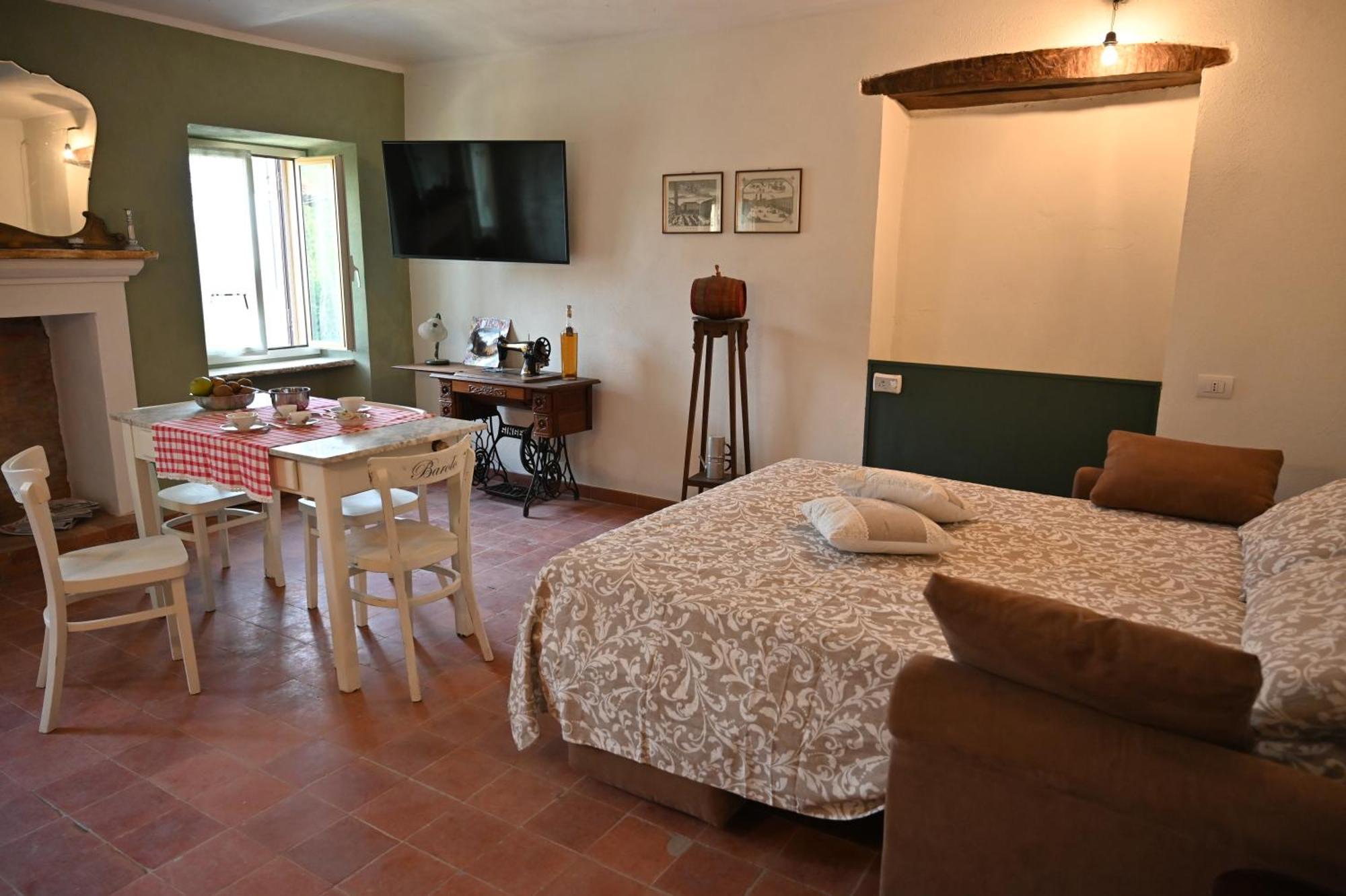 Madama Langa Country House Con Piscina Nelle Vigne Montelupo Albese Rom bilde